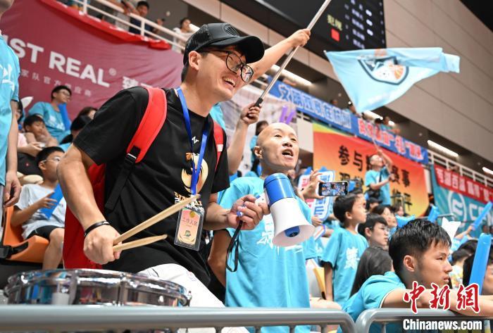 关于篮球联赛再次掀起热潮，球迷支持不断增加的信息