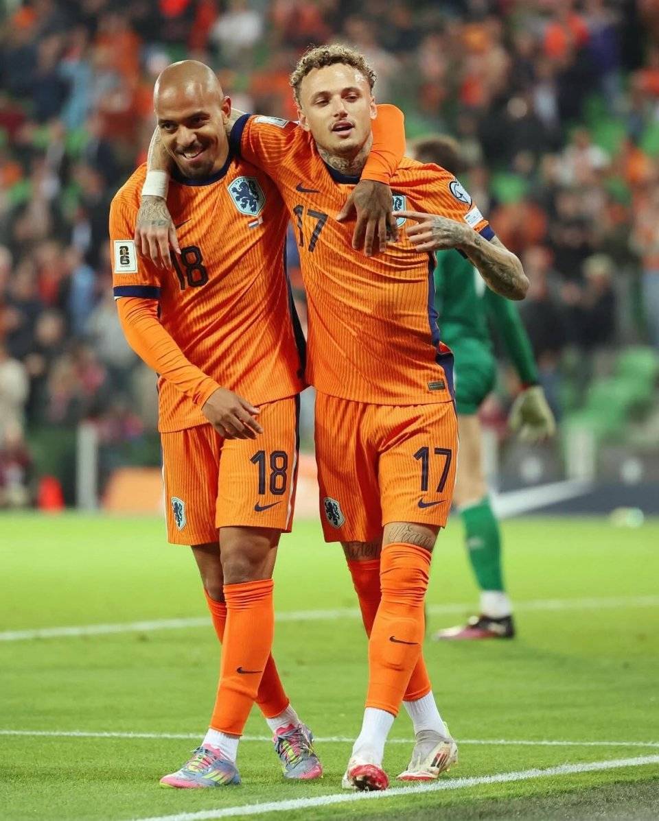 阿曼队球员团结，战胜对手取得胜利