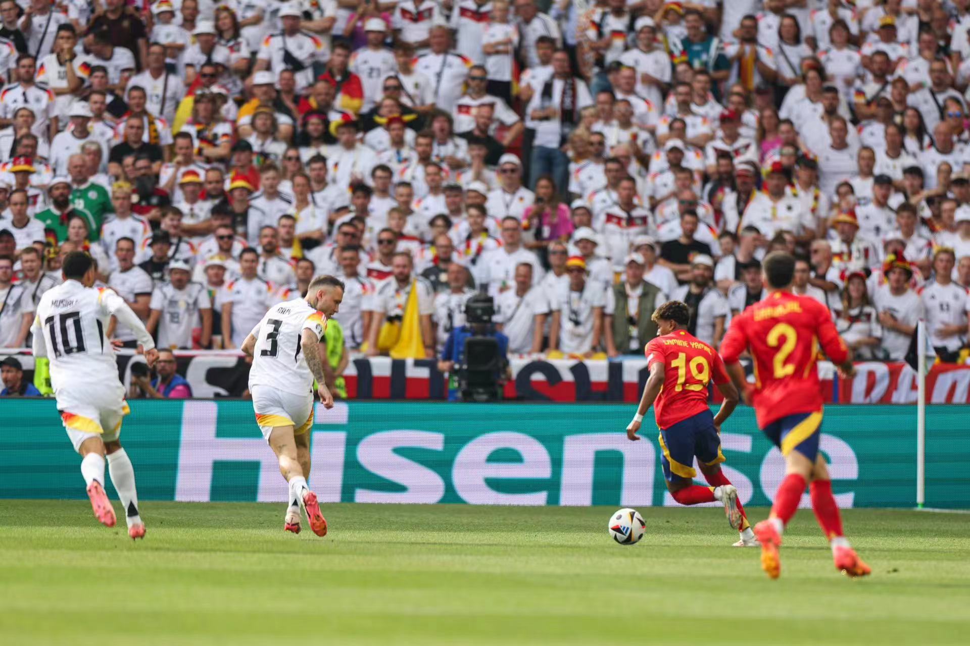 威尔士连胜三场，率先晋级欧洲杯淘汰赛