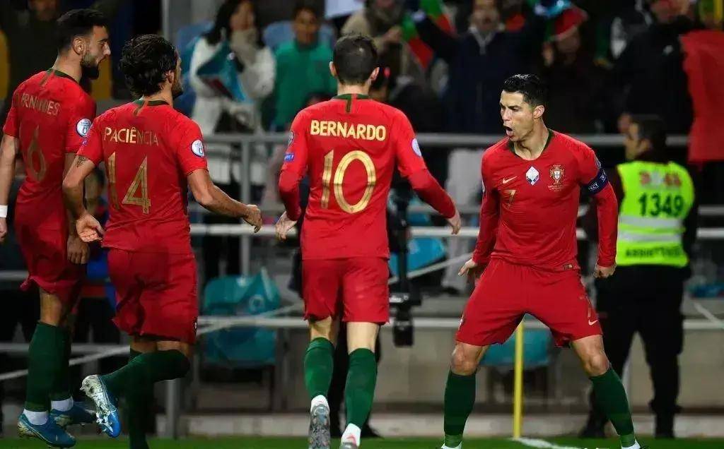 葡萄牙队在国际足球赛上大获全胜 葡萄牙队在国际足球赛上大获全胜