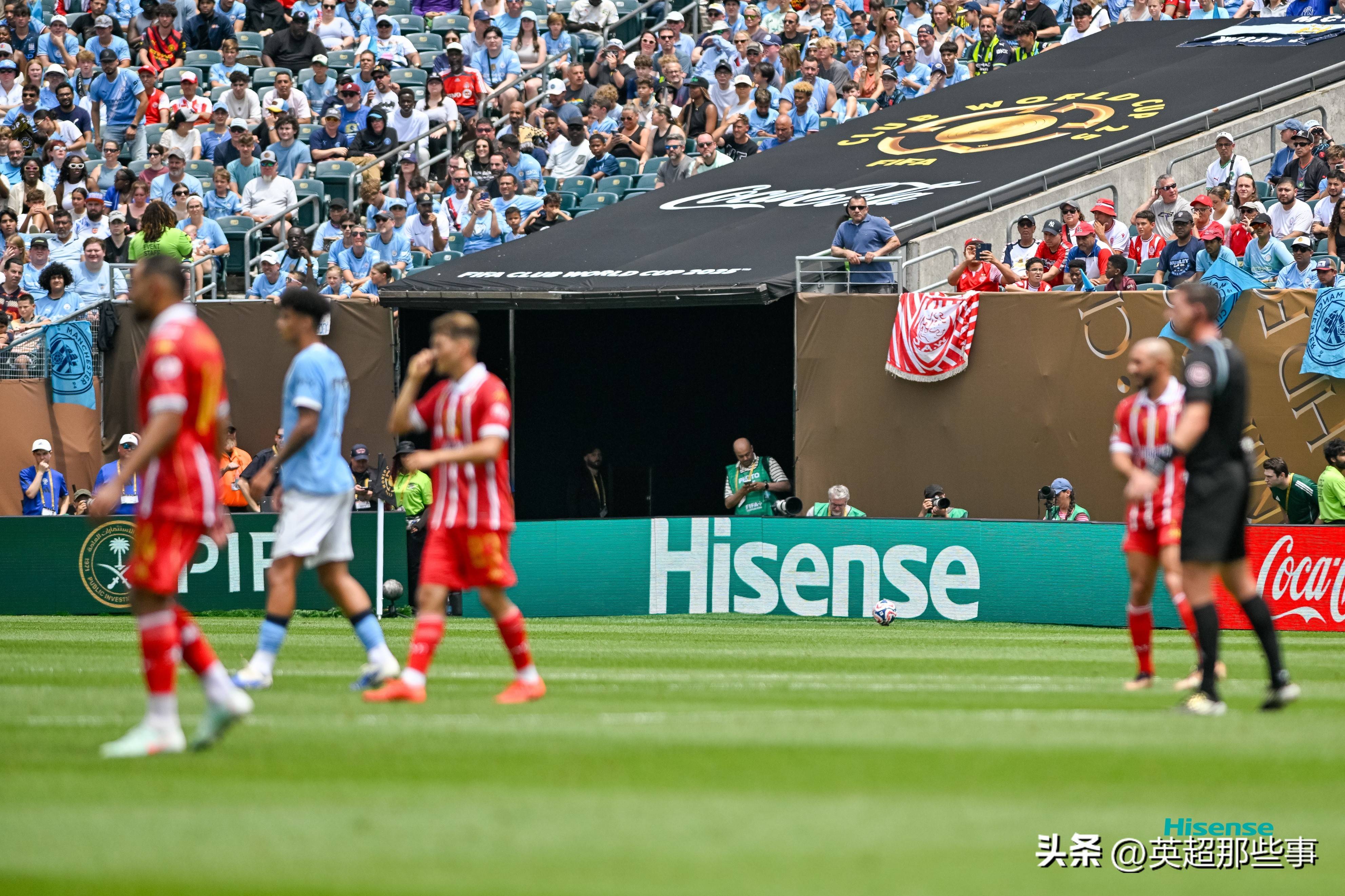 一场欧冠比赛中球员被指控违规犯规