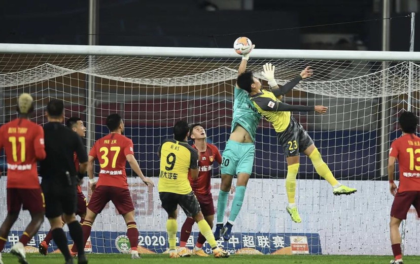 广州恒大主场胜河北华夏幸福，保持榜首位置