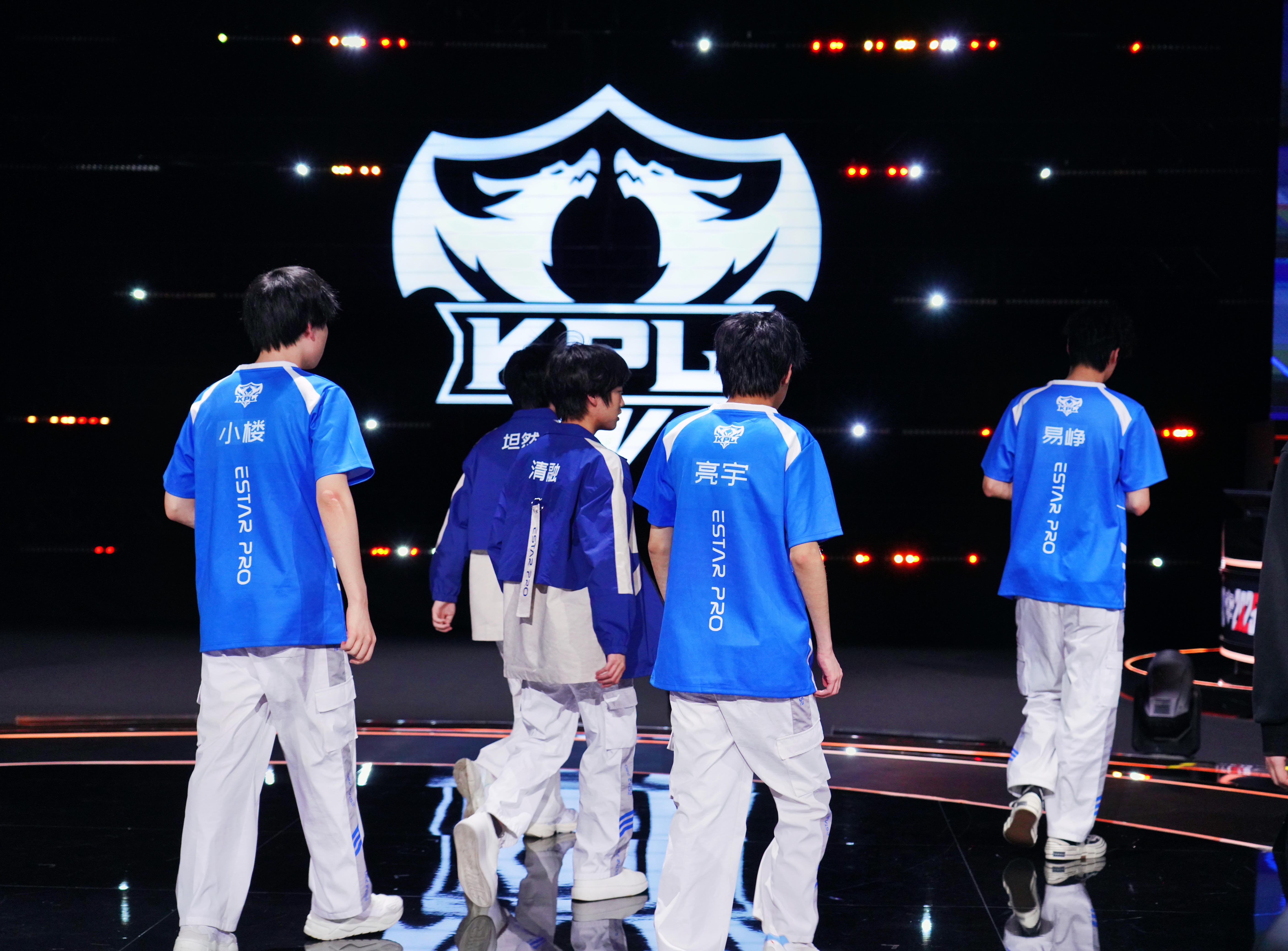 乐鱼体育课程-包含先声夺人，球队状态火热，赛场上带有强烈竞争的词条