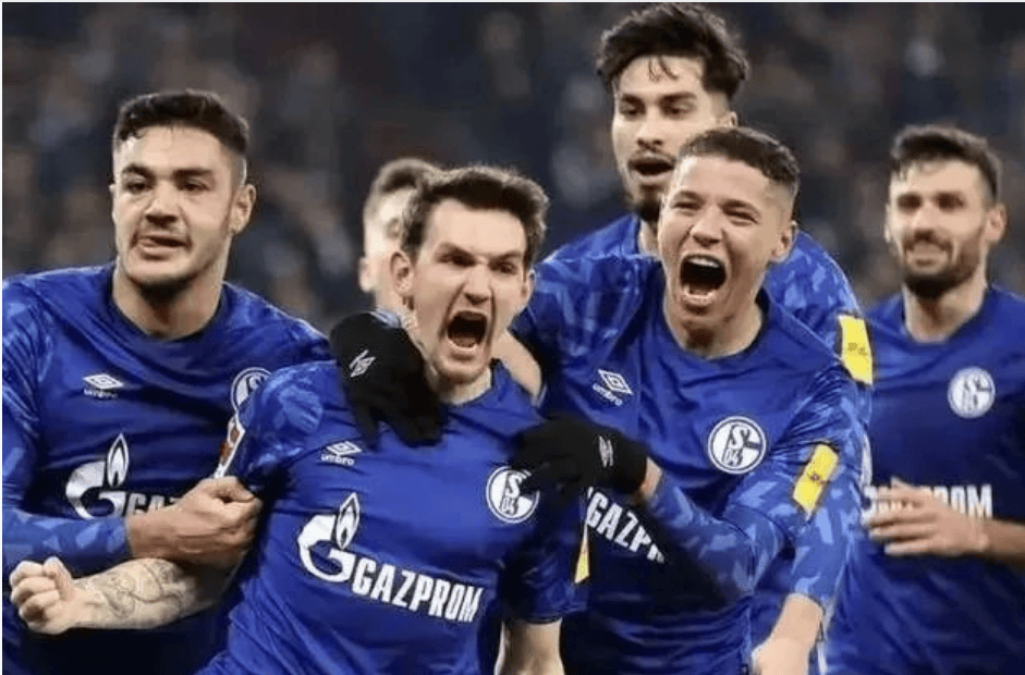 沙尔克客场突围，主场连胜保持不败