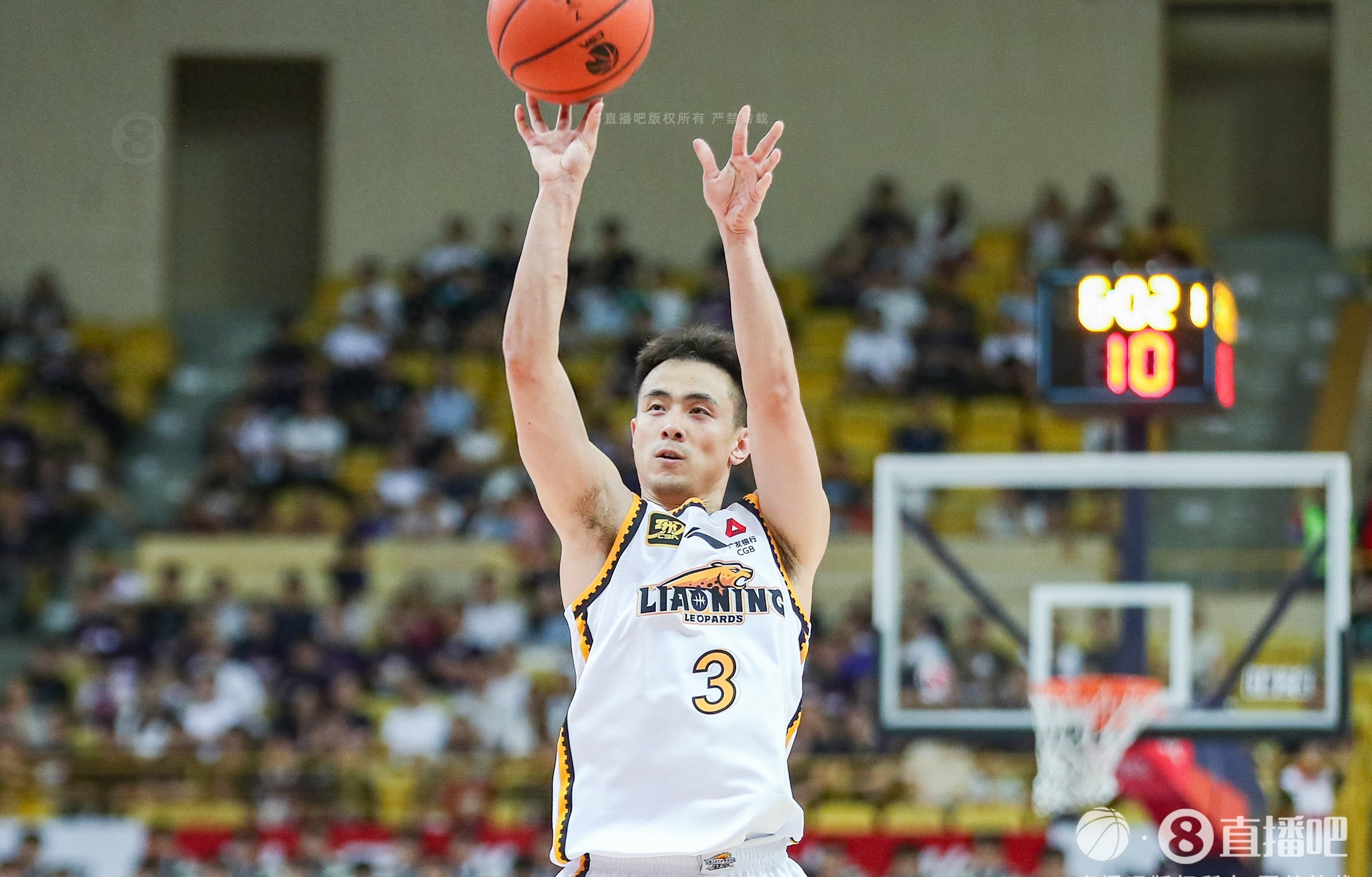 乐鱼体育馆-辽宁队逆转成功，球队士气高涨，迎接挑战