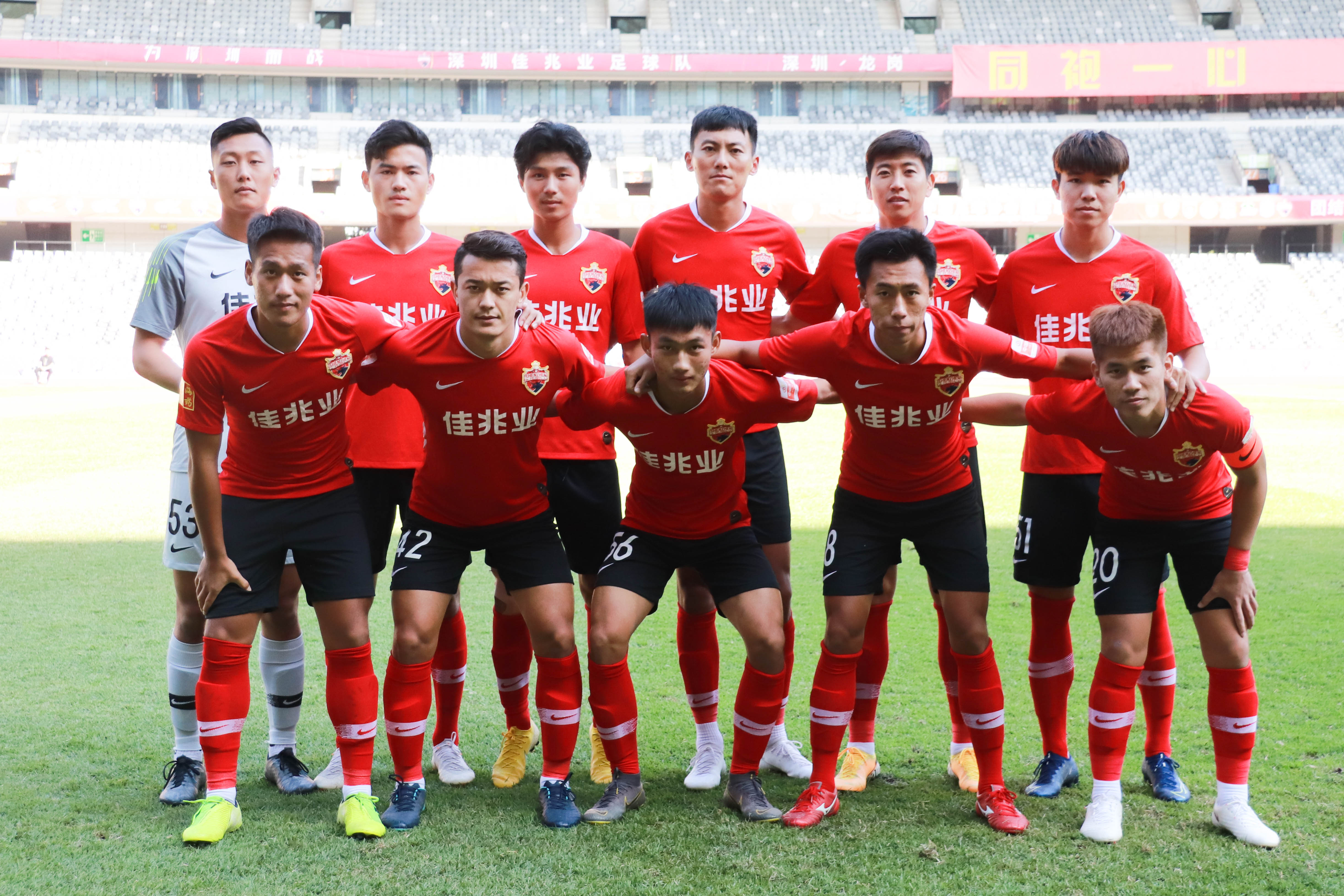 包含深圳佳兆业主场击败河南建业，继续保持不败纪录的词条