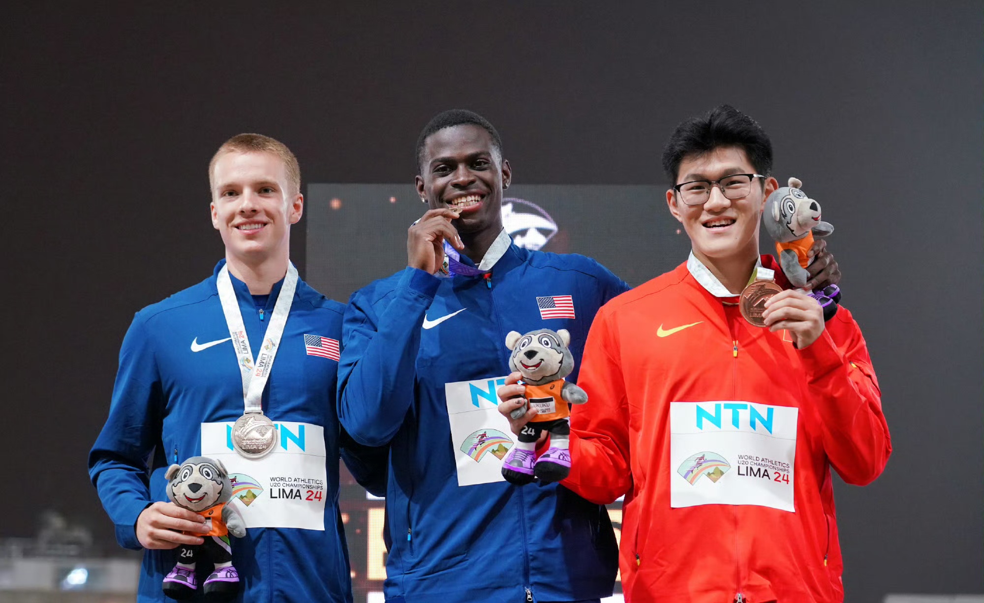 运动员勇夺金牌创造新佳绩！