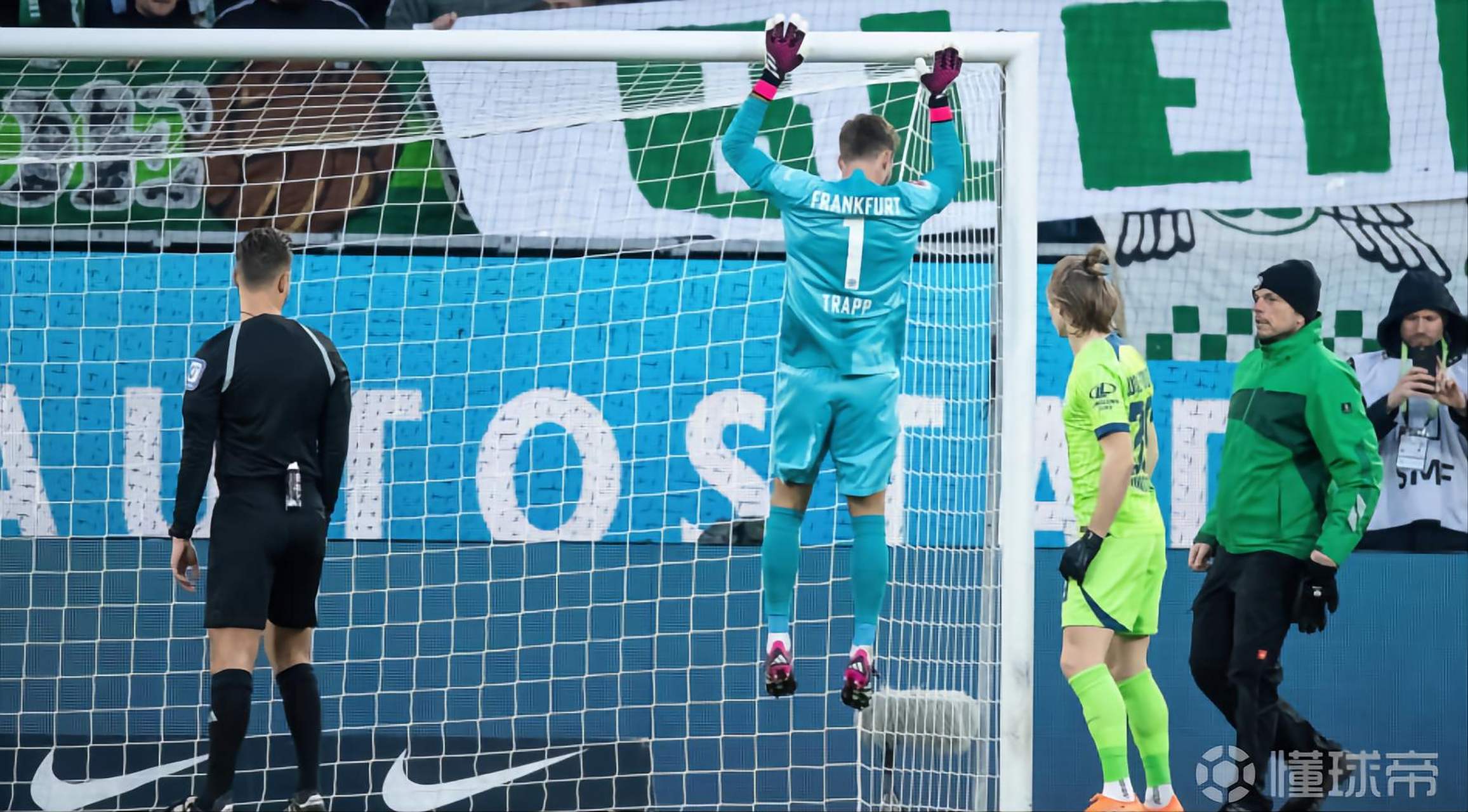 乐鱼体育地址-沃尔夫斯堡门将表现出色，帮助球队获胜