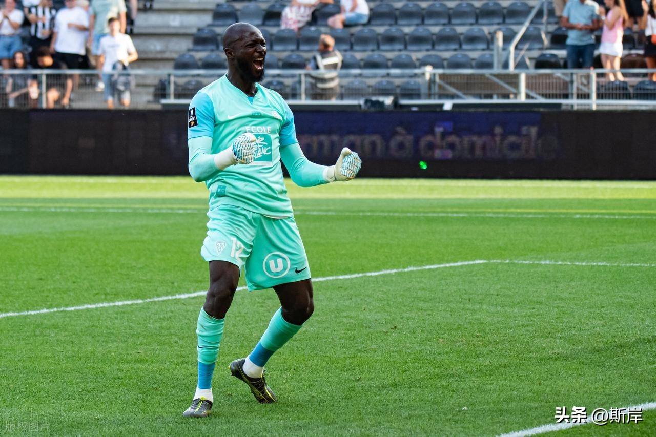 包含昂热主场战胜对手，豪取连胜的词条