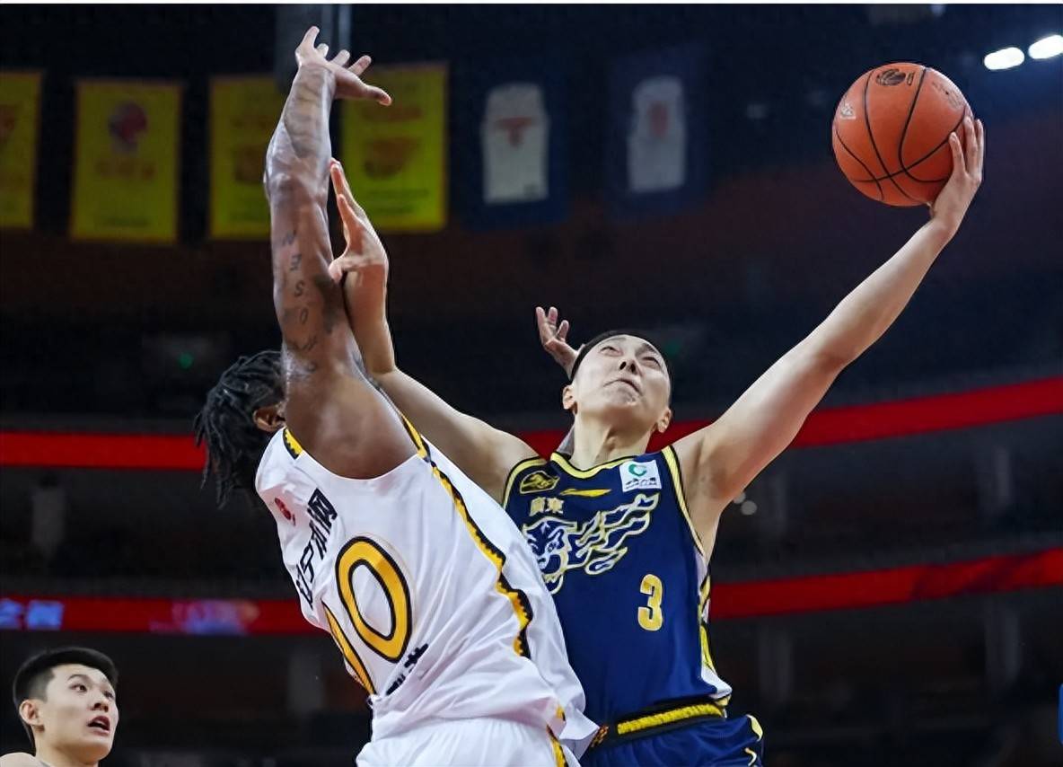 乐鱼体育app-关于明星球员表现出色，助队成功击败强劲对手的信息