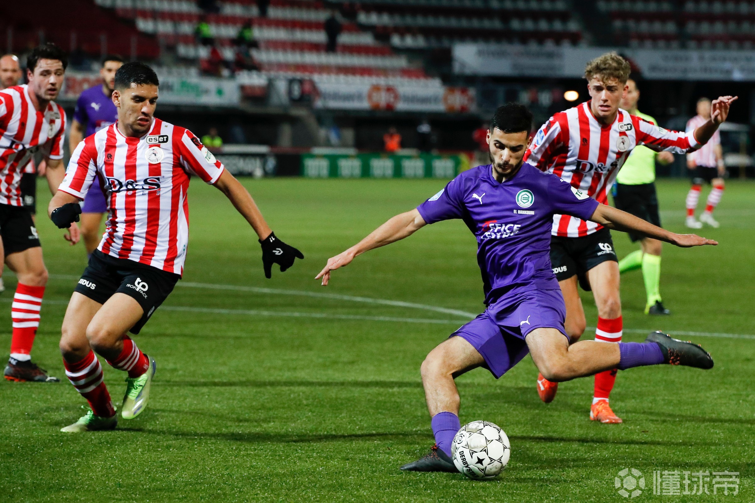 阿贾克斯攻势凶猛,主场大胜领跑小组积分的简单介绍 阿贾克斯攻势凶猛,主场大胜领跑小组积分的简单介绍