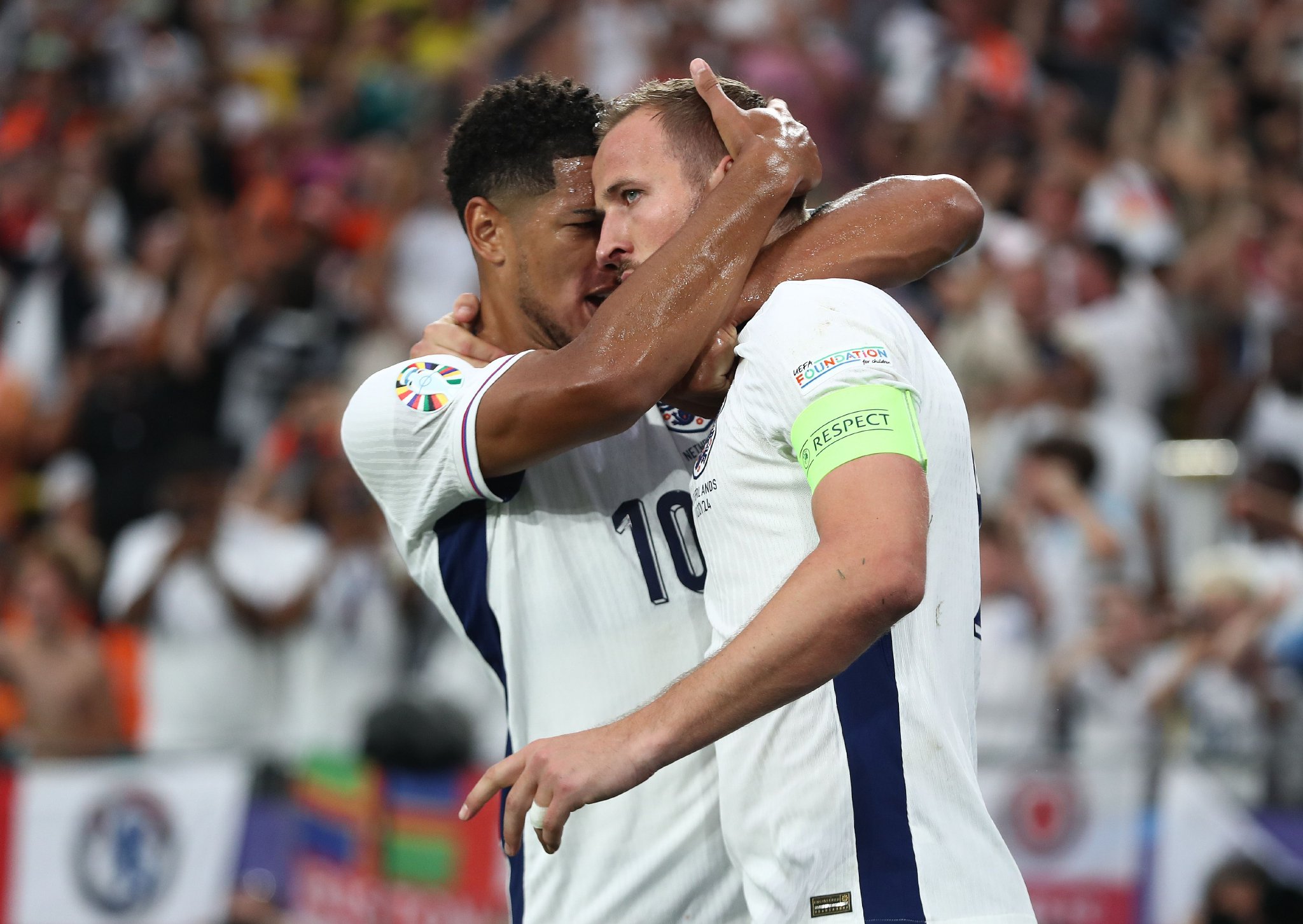 英格兰队史上最年轻队长，带领球队击败对手