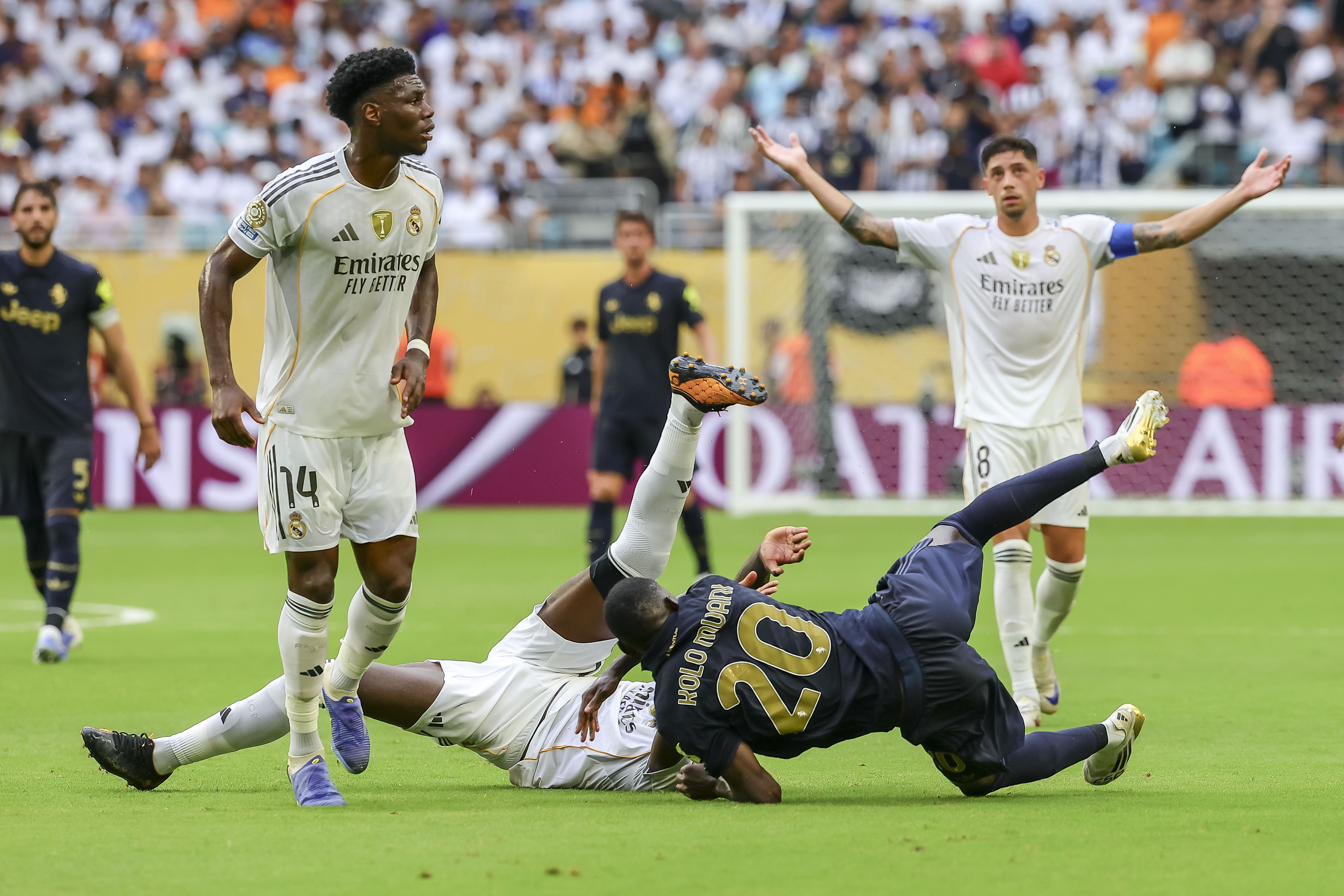 一场厮杀激烈的足球盛宴即将上演 一场厮杀激烈的足球盛宴即将上演