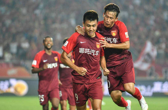 乐鱼体育教练-佛山保利主场不敌河北华夏幸福，主帅下课的简单介绍