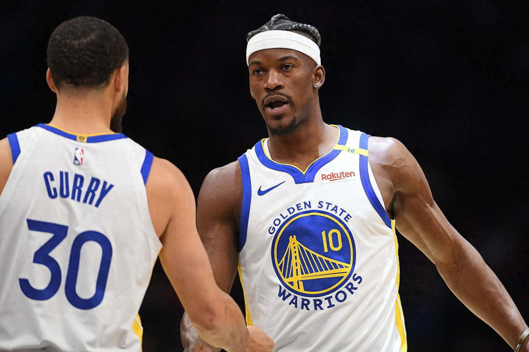 勇士客场惨败猛龙，总比分0-2领先的简单介绍