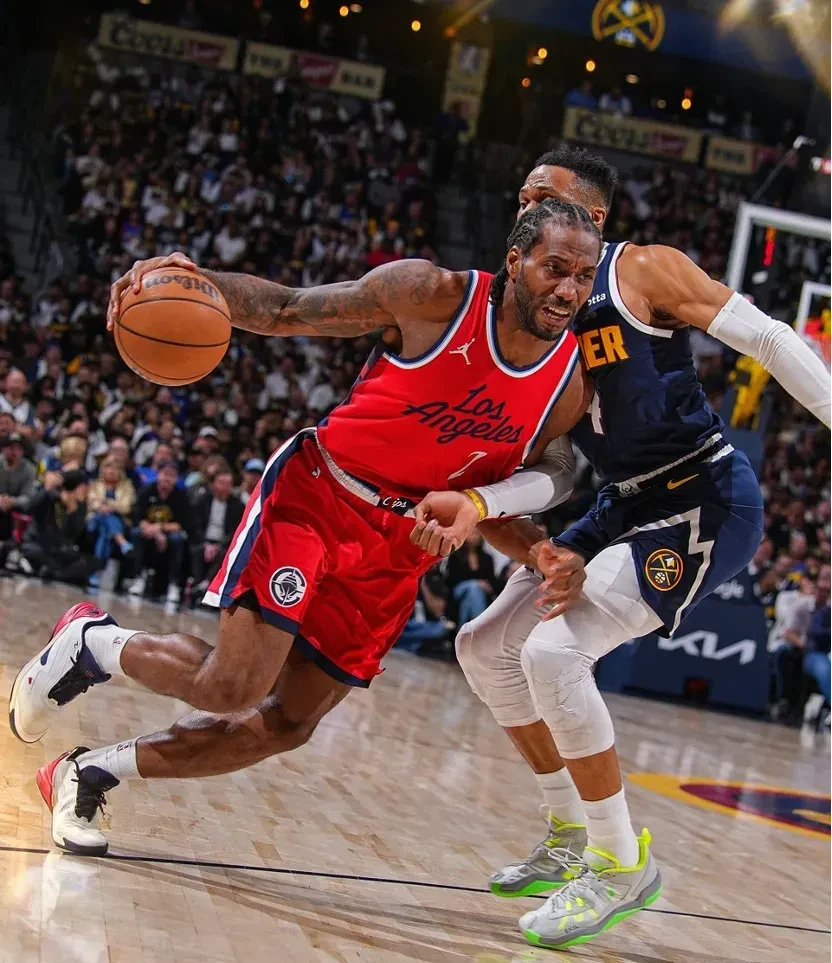 莱昂纳德砍下40分,带领快船击败马刺 莱昂纳德砍下40分,带领快船击败马刺