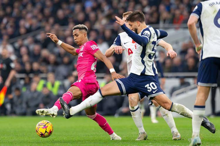 乐鱼体育投注-狼队客场逆袭，成功爆冷击败对手的简单介绍